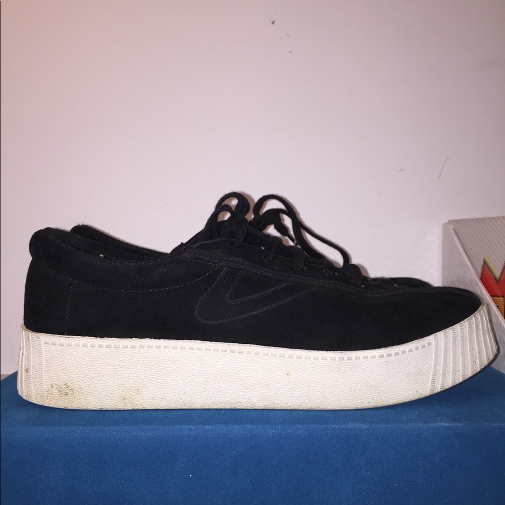 Tretorn bold perforated platform sneaker